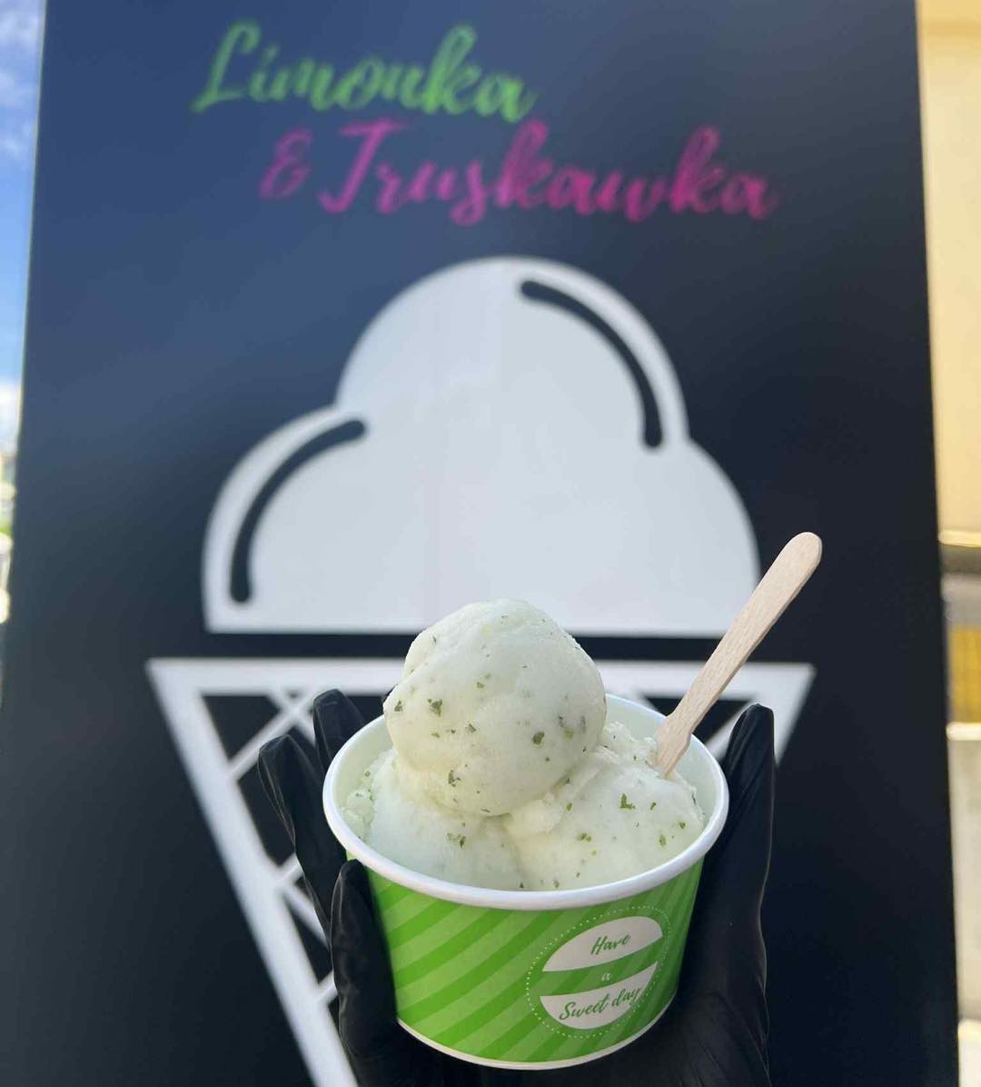 Smak lodów Cytryna z miętą Limonka i Truskawka